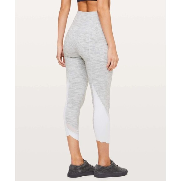 Lululemon Wunder Under Crop II (Special Edition) *Scallop 23" Sz 8 Silver Spoon - Picture 1 of 6